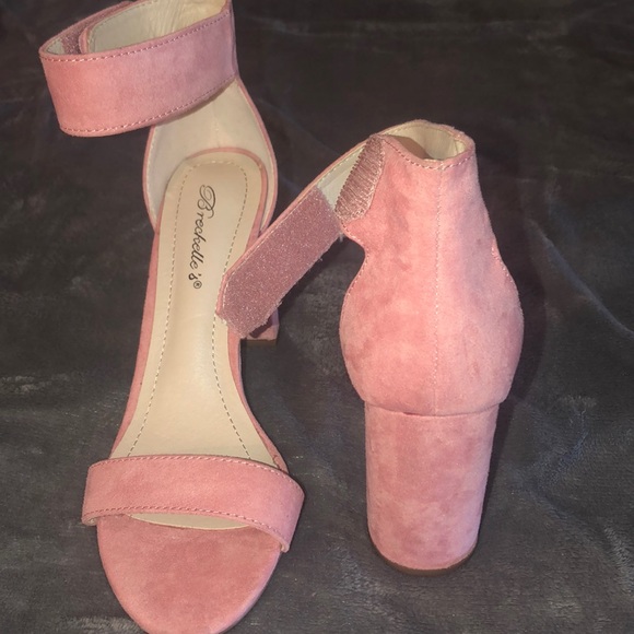 Heels - Picture 2 of 2